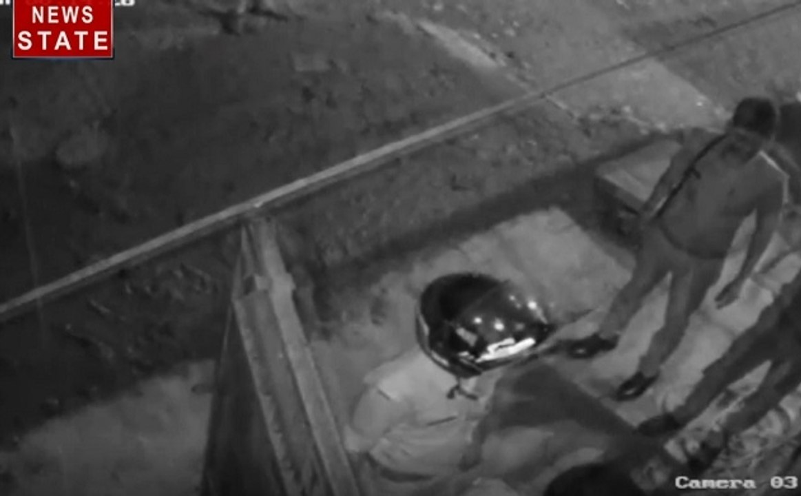 Viral Video: यूपी पुलिस की शर्मनाक हरकत, फर्जी केस में लोगों को फंसा रहे हैं पुलिसवाले