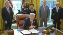 Trump ratifica un nuevo paquete contra el Covid-19 de 450.000 millones