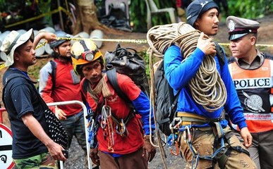 Excl.| गुफा में रेस्क्यू ऑपरेशन शुरू, देखें सबसे बड़ी कवरेज