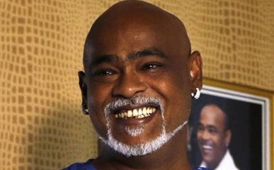 सिंगर अंकित तिवारी और पूर्व क्रिकेटर विनोद कांबली के बीच झगड़ा