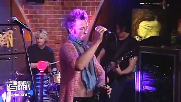 Stone Temple Pilots “Interstate Love Song” on the Howard Stern Show (2000)