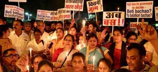 कठुआ-उन्नाव गैंगरेप के खिलाफ कांग्रेस का मिडनाइट मार्च