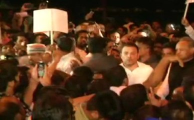 कठुआ-उन्नाव रेप: इंडिया गेट पर कांग्रेस का कैंडलमार्च