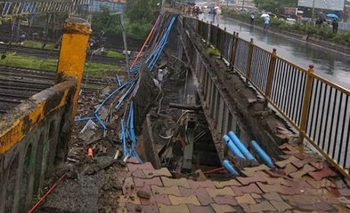 मुंबई : अंधेरी वेस्ट में रेलवे पुल गिरने से पांच लोग घायल