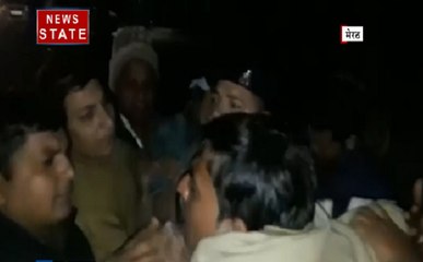 कार से फूल तोड़ने पर हंगामा, दुल्हे के साथ युवकों ने की मारपीट