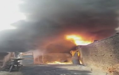 दिल्ली के रोहिनी इलाके में गोदाम में लगी भीषण आग