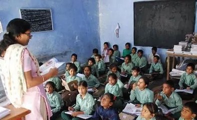 यूपी बोर्ड परीक्षा में व‍िवाद, श‍िक्षकों को बताया 'लापरवाह'