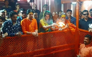 Priyanka Gandhi Live Updates : संगम किनारे प्रियंका की भक्ति देखिए