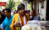 चाय गरम : चाय पर चर्चा कर रहे शशि थरुर (Shashi Tharoor), चाय की दुकान पर धुआंधार सियासत