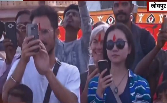 Holi 2019 : विदेशी सैलानी भी रंगों से सराबोर