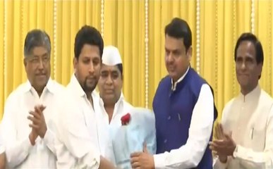 महाराष्ट्र में कांग्रेस को बड़ा झटका, सुजय विखे पाटिल ने थामा बीजेपी का हाथ