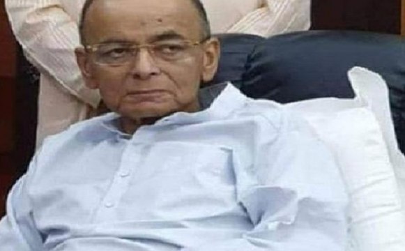 पूर्व वित्त मंत्री अरुण जेटली एम्स में भर्ती, पीएम नरेंद्र मोदी समेत बड़े नेता देखने पहुंचे