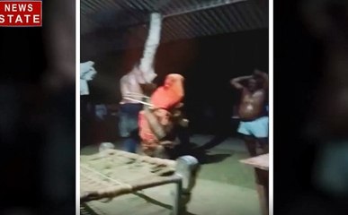 Uttar Pradesh: देखिए सुल्तानपुर में प्रेमी जोड़े को पेड़ से बांधकर कैसे हैवान बरसा रहे हैं डंडे