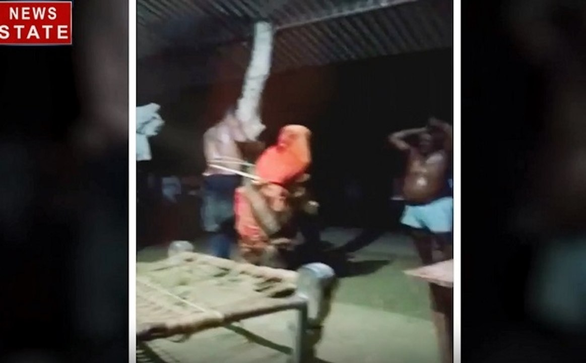 Uttar Pradesh: देखिए सुल्तानपुर में प्रेमी जोड़े को पेड़ से बांधकर कैसे हैवान बरसा रहे हैं डंडे
