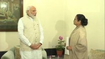 Kolkata: CM ममता बनर्जी के गढ़ में पीएम नरेंद्र मोदी, राजभवन में दोनों नेताओँ की मुलाकात