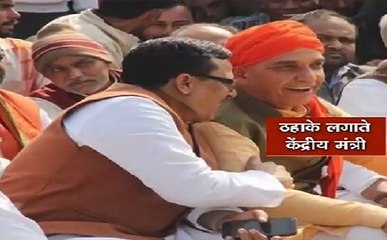 शहीद जवान की अंत्येष्टि में हंगामा, ठहाके लगाते दिखे सत्यपाल सिंह देखिए VIDEO