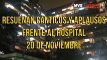 Resuenan cánticos y aplausos frente al Hospital 20 de Noviembre