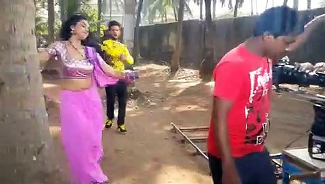 शुटिंग के वक्त एक्टर कैसे करते हैं गलतियां, देखकर आपके भी होश उड़ जाएंगे