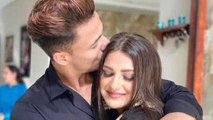 Asim Riaz ने Himanshi Khurana को मारा ताना Breakup के बाद पोस्ट की ये फोटो !| FilmiBeat