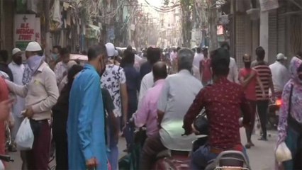 Download Video: Ramadan: People violate social distancing norms in Delhi