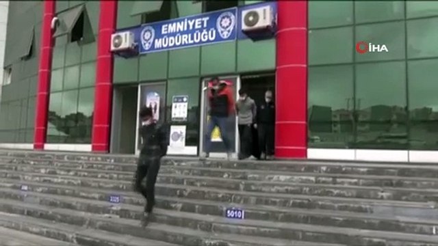 Van’da yol kapatarak ateş yakıp polis araçlarına molotofla saldıran 5 kişi tutuklandı