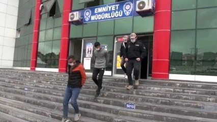 Yol kapatıp polis araçlarına molotofla saldıran 5 kişi tutuklandı