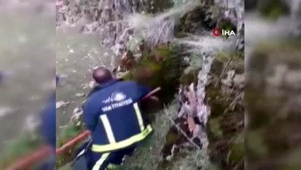 Kayalıklarda mahsur kalan çocuk film gibi operasyonla kurtarıldı