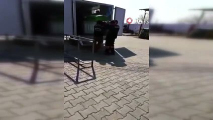 Belediye işçilerinden unutulmaz tabut şakası