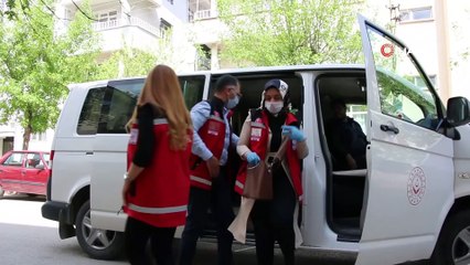 24 yıldır yalnız yaşayan İfakat Nine'ye vefalı ziyaret