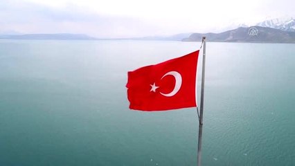 Akdamar Adası'ndaki bahar güzelliği ziyaretçisiz kaldı