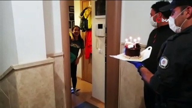 Marmaris polisinden vatandaşa çifte sürpriz...Hem doğum günlerini hem de evlilik yıldönümlerini kutladılar