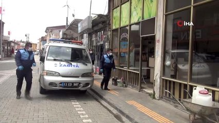 Ahlat'ta yaşlıların Ramazan pidesi ve hurması belediyeden