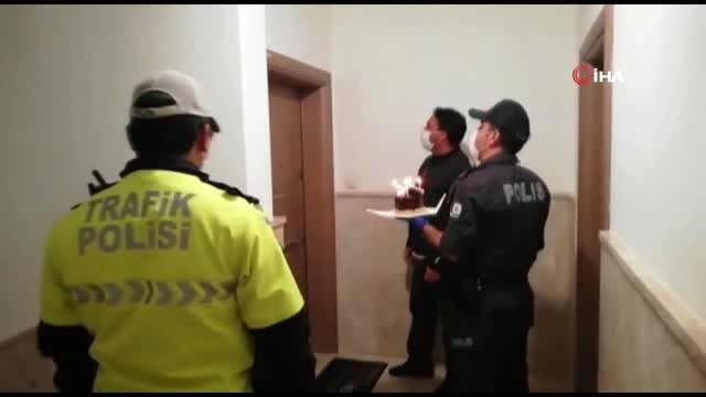 Marmaris polisinden vatandaşa çifte sürpriz...Hem doğum günlerini hem de evlilik yıldönümlerini...