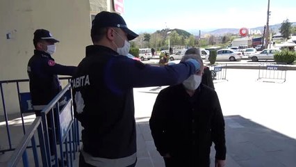 Pazarda polis ile maske polemiği: "Bak ben de jandarmayım"