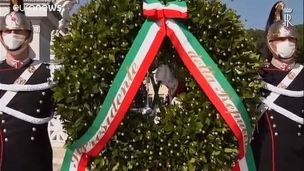 Confinés, les Italiens célèbrent le 75e anniversaire de la Libération... au balcon