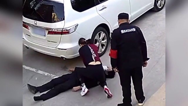 Un médecin sauve la vie d’un agent de sécurité ayant fait un malaise... Héros du jour