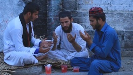 Pakistán comienza el ramadán con polémica por la apertura de las mezquitas