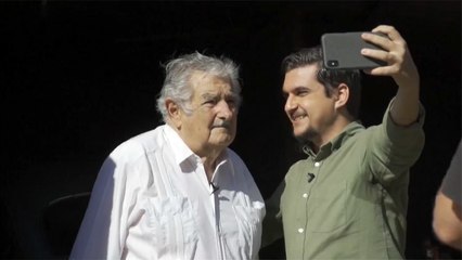 كاميرا الجزيرة في مزرعة أفقر رئيس بالعالم