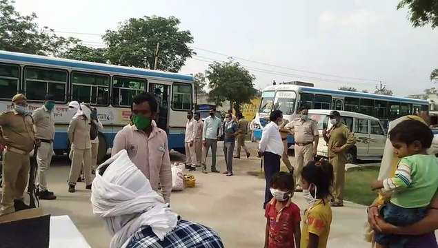 कैराना: CM के आदेश पर मजदूरों को घर वापस जाने की खुशी,सीएम का किया धन्यवाद।