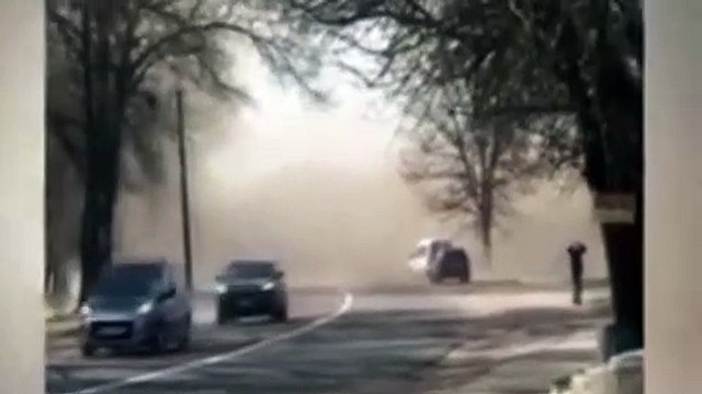 Toz bulutu sokağı bir anda kapladı; o anları böyle kaydetti