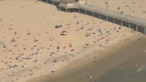 Las playas de California se llenan de bañistas pese a la pandemia
