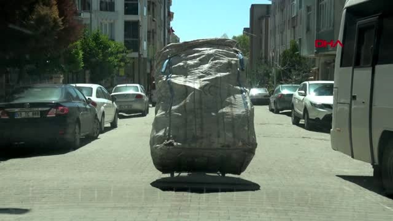 TEKİRDAĞ-Çorlu sokaklarında 'çek çek' ile çöp topladılar