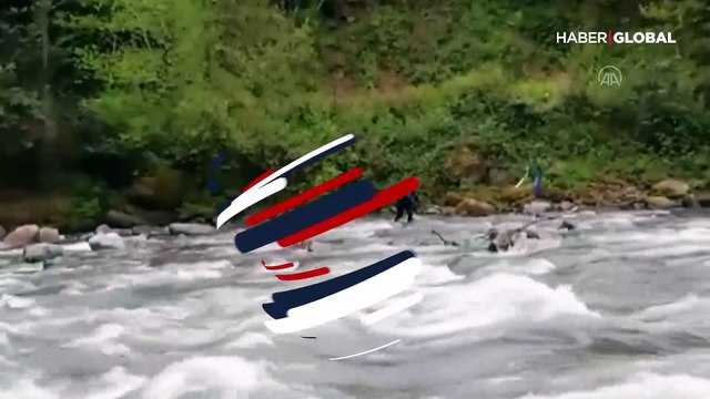 Mahsur kalan köpeği kurtarmak için tehlikeye aldırış etmedi