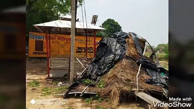 भदोही: बीती रात आए चक्रवाती तूफान ने मचाई भयंकर तबाही, देखिए तूफान के बाद का नजारा