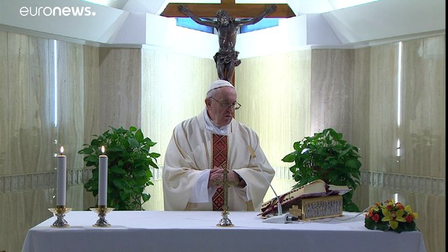 Папа римский Франциск помолился за бедных