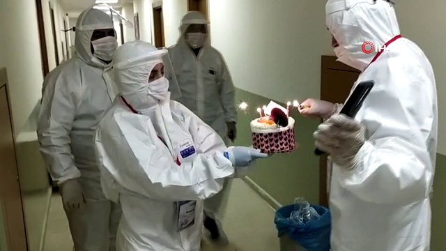 Karantinadaki vatandaşlara doğum günü sürprizi
