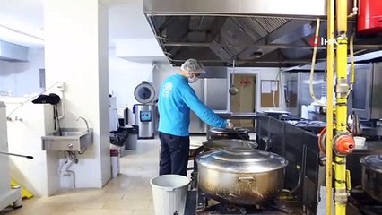 Nilüfer Belediyesi'nden vatandaşlara erzak ve yemek desteği