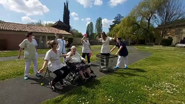 Vidéo de confinement : le personnel d'un Ehpad de Gironde reprend Pookie d'Aya Nakamura