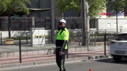 İZMİR İzmirliler sokağa çıkma kısıtlamasına uydu, evlerinde kaldı