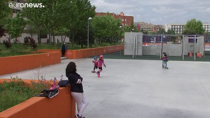 Nach 6 Wochen:  Kinder in Spanien dürfen wieder aus dem Haus